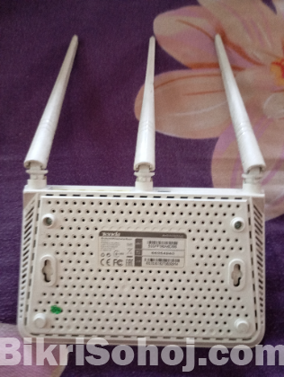 একটি রাউটার বিক্রি করা হবে।